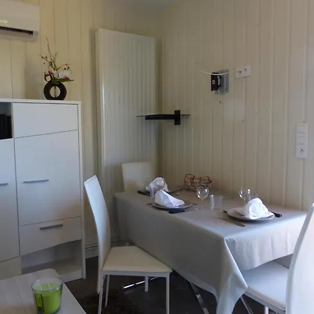 Cozy Avec Terrasse Et Climatisation Pres De Saint Pourcain - Fr-1-489-267 * Meillard