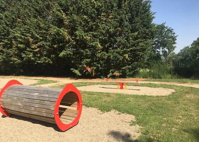 Cozy Avec Terrasse Et Climatisation Pres De Saint Pourcain - Fr-1-489-267 *